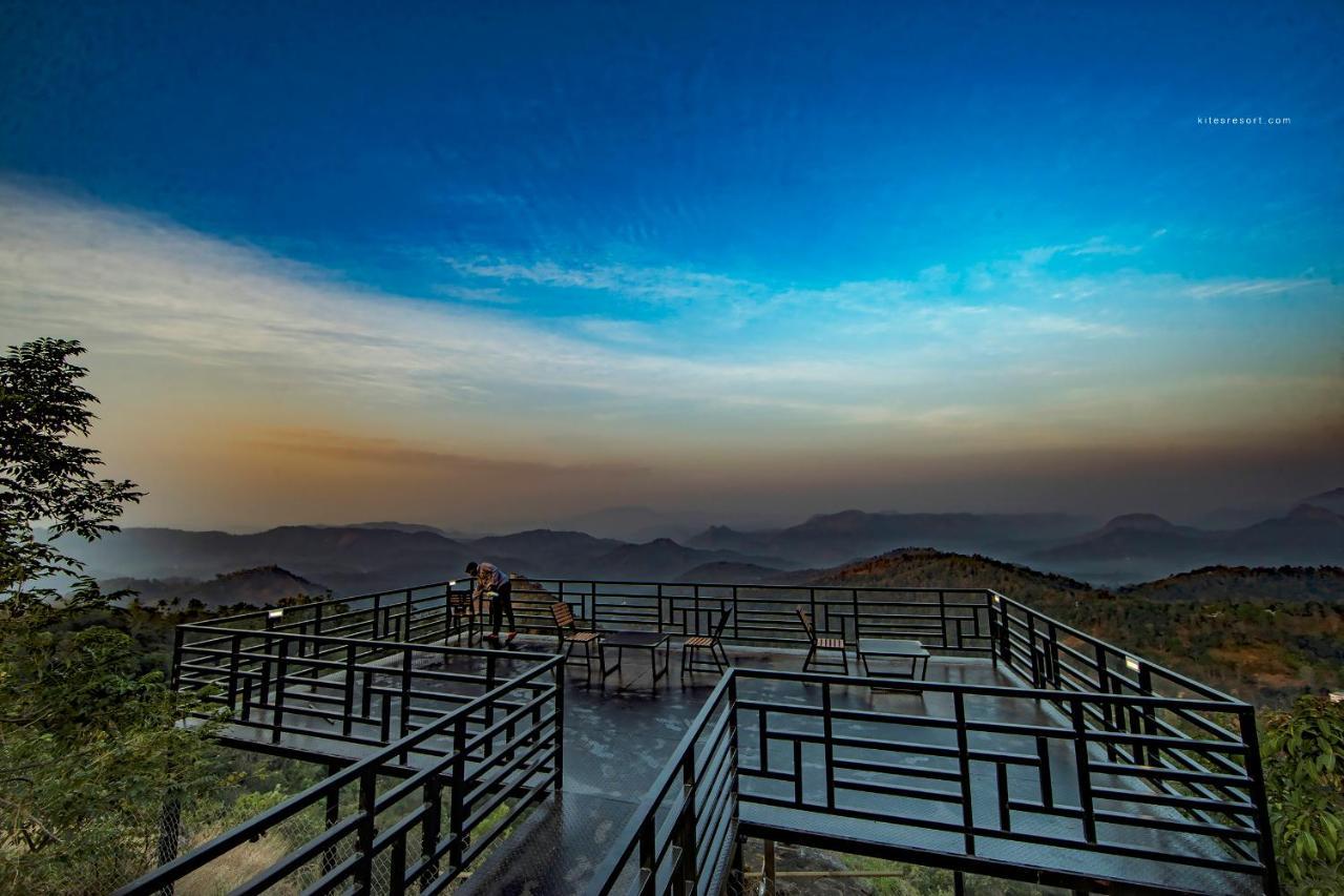 Haze And Kites सहारा Munnar